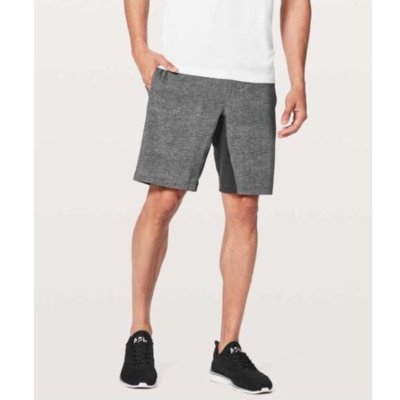 LULULEMON T.H.E. Shorts Linerless Gray Black 11" Yoga Gym Training Mens Sz M - Picture 1 of 9